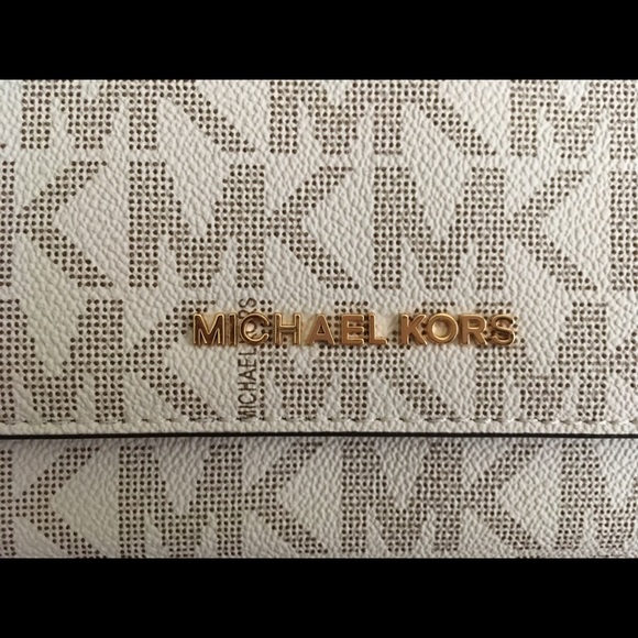 ***SOLD***NEW Michael Kors Crossbody Bag - Picture 3 of 8